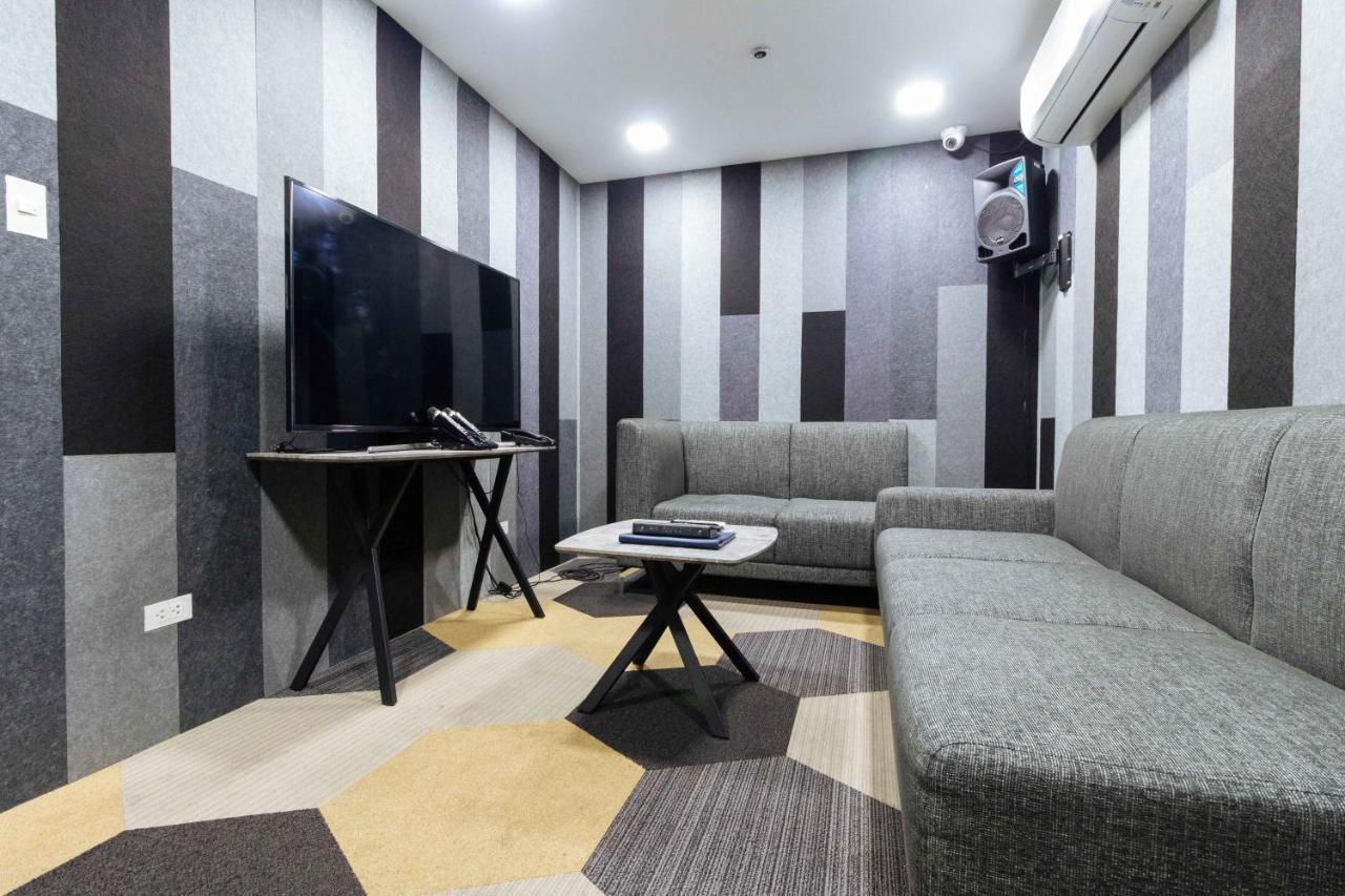 Reddoorz Premium @ South Triangle Quezon City Extérieur photo