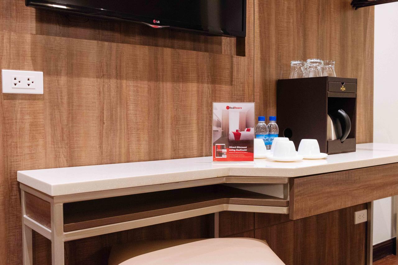 Reddoorz Premium @ South Triangle Quezon City Extérieur photo