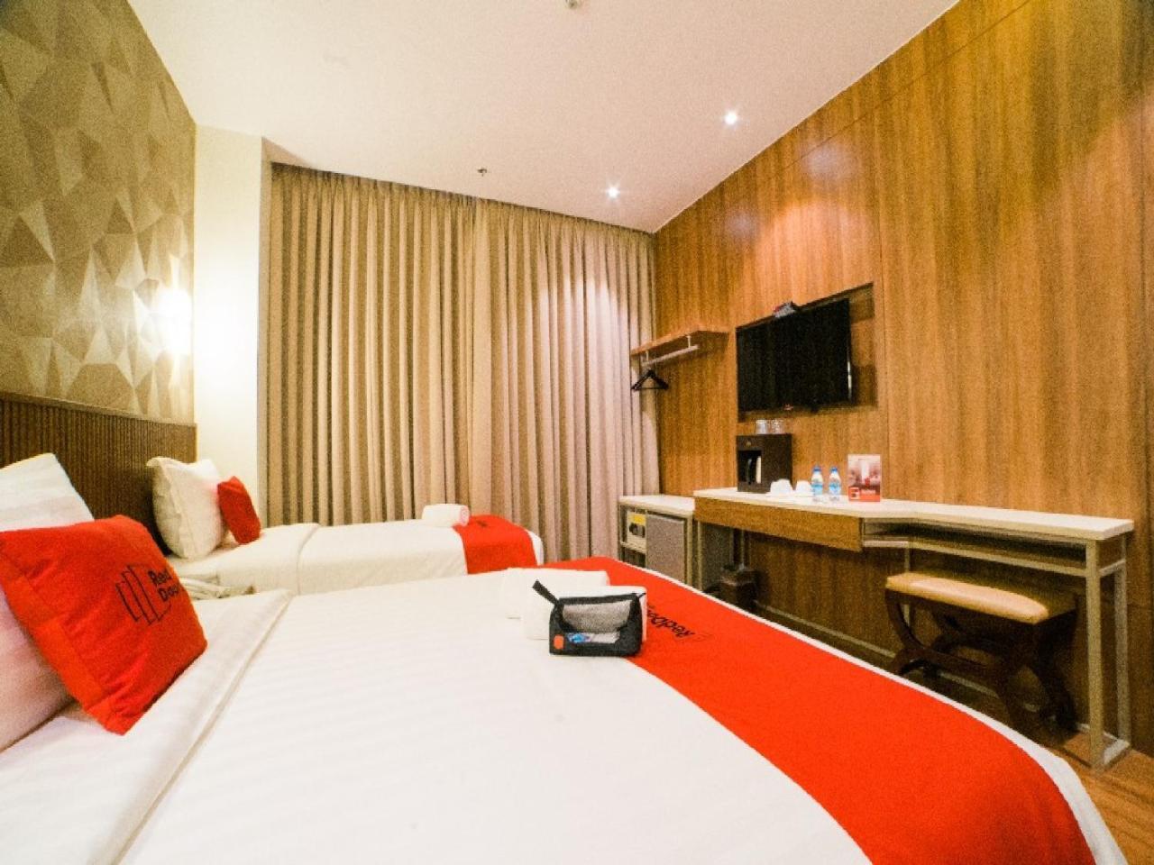 Reddoorz Premium @ South Triangle Quezon City Extérieur photo
