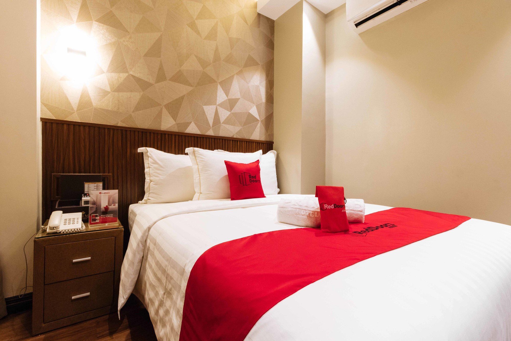 Reddoorz Premium @ South Triangle Quezon City Extérieur photo